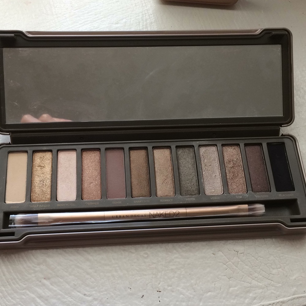 ❌ SOLD ❌ Urban Decay Naked2 Eyeshadow Pallete - Picture 3 of 8